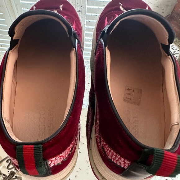 GUCCI Velvet Burgundy Dragon Slip-Ons - Picture 7 of 15